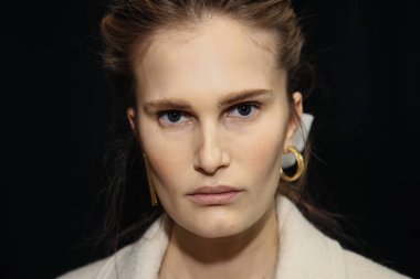 New York, Ny - 12 Şubat: Model Alla Kostromichova hazırlar, Bevza moda gösterisi sırasında New York hafta sahne arkasında: gösterir Galerisi Galeri II 12 Şubat 2018 NYC üzerinde bahar Studios