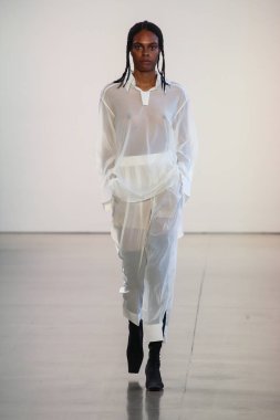 New York, Ny - 12 Şubat: Manken New York moda haftası sırasında Bevza için pist yürür: gösterir Galerisi II 12 Şubat 2018 NYC üzerinde bahar Studios.