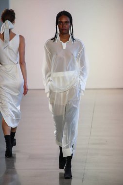 New York, Ny - 12 Şubat: Manken New York moda haftası sırasında Bevza için pist yürür: gösterir Galerisi II 12 Şubat 2018 NYC üzerinde bahar Studios.