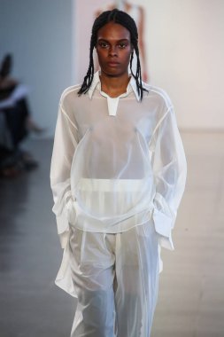 New York, Ny - 12 Şubat: Manken New York moda haftası sırasında Bevza için pist yürür: gösterir Galerisi II 12 Şubat 2018 NYC üzerinde bahar Studios.