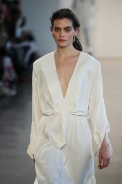 New York, Ny - 12 Şubat: Manken New York moda haftası sırasında Bevza için pist yürür: gösterir Galerisi II 12 Şubat 2018 NYC üzerinde bahar Studios.