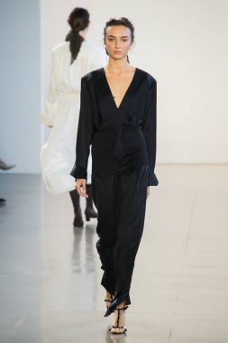 New York, Ny - 12 Şubat: Manken New York moda haftası sırasında Bevza için pist yürür: gösterir Galerisi II 12 Şubat 2018 NYC üzerinde bahar Studios.