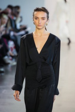 New York, Ny - 12 Şubat: Manken New York moda haftası sırasında Bevza için pist yürür: gösterir Galerisi II 12 Şubat 2018 NYC üzerinde bahar Studios.