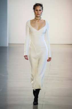 New York, Ny - Şubat 12:Model Alla Kostromichova New York moda haftası sırasında Bevza için pist yürür: gösterir Galerisi II 12 Şubat 2018 NYC üzerinde bahar Studios.
