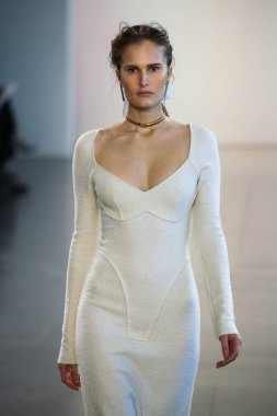 New York, Ny - Şubat 12:Model Alla Kostromichova New York moda haftası sırasında Bevza için pist yürür: gösterir Galerisi II 12 Şubat 2018 NYC üzerinde bahar Studios.