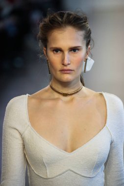 New York, Ny - Şubat 12:Model Alla Kostromichova New York moda haftası sırasında Bevza için pist yürür: gösterir Galerisi II 12 Şubat 2018 NYC üzerinde bahar Studios.