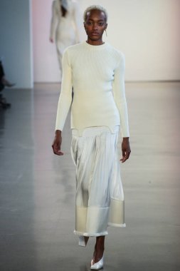 New York, Ny - 12 Şubat: Manken New York moda haftası sırasında Bevza için pist yürür: gösterir Galerisi II 12 Şubat 2018 NYC üzerinde bahar Studios.