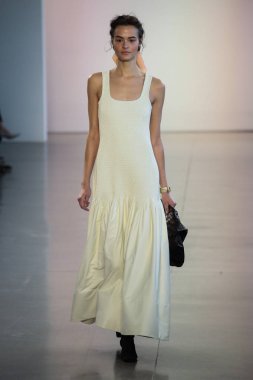 New York, Ny - 12 Şubat: Manken New York moda haftası sırasında Bevza için pist yürür: gösterir Galerisi II 12 Şubat 2018 NYC üzerinde bahar Studios.