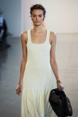 New York, Ny - 12 Şubat: Manken New York moda haftası sırasında Bevza için pist yürür: gösterir Galerisi II 12 Şubat 2018 NYC üzerinde bahar Studios.