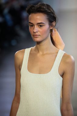 New York, Ny - 12 Şubat: Manken New York moda haftası sırasında Bevza için pist yürür: gösterir Galerisi II 12 Şubat 2018 NYC üzerinde bahar Studios.