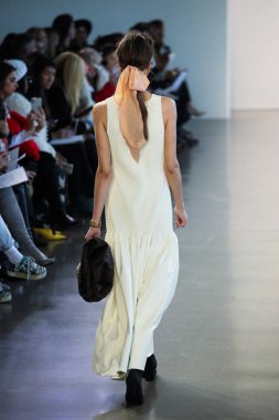 New York, Ny - 12 Şubat: Manken New York moda haftası sırasında Bevza için pist yürür: gösterir Galerisi II 12 Şubat 2018 NYC üzerinde bahar Studios.