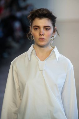 New York, Ny - 12 Şubat: Manken New York moda haftası sırasında Bevza için pist yürür: gösterir Galerisi II 12 Şubat 2018 NYC üzerinde bahar Studios.