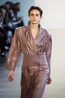 New York, Ny - 12 Şubat: Manken New York moda haftası sırasında Bevza için pist yürür: gösterir Galerisi II 12 Şubat 2018 NYC üzerinde bahar Studios.