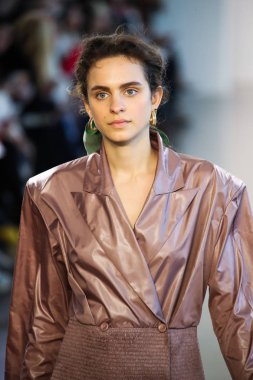 New York, Ny - 12 Şubat: Manken New York moda haftası sırasında Bevza için pist yürür: gösterir Galerisi II 12 Şubat 2018 NYC üzerinde bahar Studios.