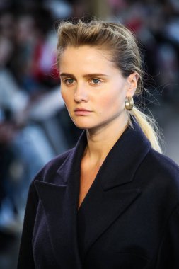 New York, Ny - 12 Şubat: Manken New York moda haftası sırasında Bevza için pist yürür: gösterir Galerisi II 12 Şubat 2018 NYC üzerinde bahar Studios.