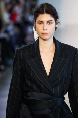 New York, Ny - 12 Şubat: Manken New York moda haftası sırasında Bevza için pist yürür: gösterir Galerisi II 12 Şubat 2018 NYC üzerinde bahar Studios.