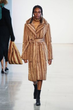New York, Ny - 12 Şubat: Manken New York moda haftası sırasında Bevza için pist yürür: gösterir Galerisi II 12 Şubat 2018 NYC üzerinde bahar Studios.