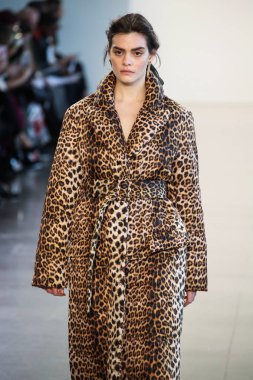 New York, Ny - 12 Şubat: Manken New York moda haftası sırasında Bevza için pist yürür: gösterir Galerisi II 12 Şubat 2018 NYC üzerinde bahar Studios.