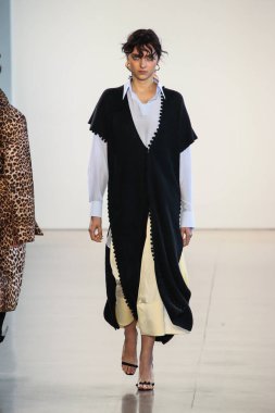 New York, Ny - 12 Şubat: Manken New York moda haftası sırasında Bevza için pist yürür: gösterir Galerisi II 12 Şubat 2018 NYC üzerinde bahar Studios.