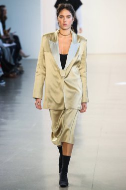 New York, Ny - 12 Şubat: Manken New York moda haftası sırasında Bevza için pist yürür: gösterir Galerisi II 12 Şubat 2018 NYC üzerinde bahar Studios.