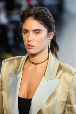 New York, Ny - 12 Şubat: Manken New York moda haftası sırasında Bevza için pist yürür: gösterir Galerisi II 12 Şubat 2018 NYC üzerinde bahar Studios.