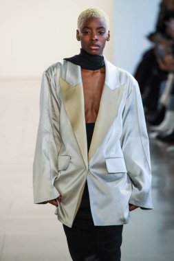 New York, Ny - 12 Şubat: Manken New York moda haftası sırasında Bevza için pist yürür: gösterir Galerisi II 12 Şubat 2018 NYC üzerinde bahar Studios.