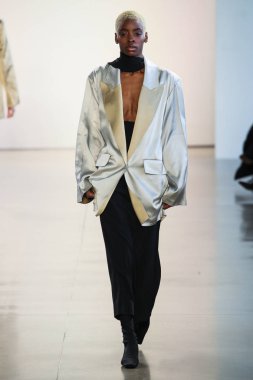 New York, Ny - 12 Şubat: Manken New York moda haftası sırasında Bevza için pist yürür: gösterir Galerisi II 12 Şubat 2018 NYC üzerinde bahar Studios.