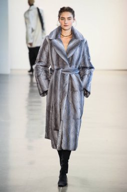 New York, Ny - 12 Şubat: Manken New York moda haftası sırasında Bevza için pist yürür: gösterir Galerisi II 12 Şubat 2018 NYC üzerinde bahar Studios.