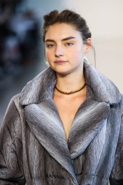New York, Ny - 12 Şubat: Manken New York moda haftası sırasında Bevza için pist yürür: gösterir Galerisi II 12 Şubat 2018 NYC üzerinde bahar Studios.