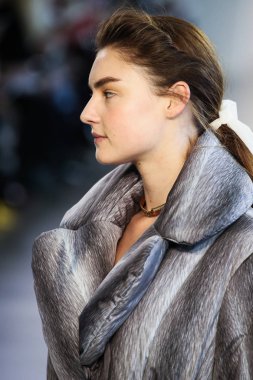 New York, Ny - 12 Şubat: Manken New York moda haftası sırasında Bevza için pist yürür: gösterir Galerisi II 12 Şubat 2018 NYC üzerinde bahar Studios.