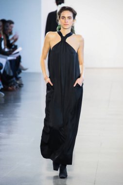 New York, Ny - 12 Şubat: Manken New York moda haftası sırasında Bevza için pist yürür: gösterir Galerisi II 12 Şubat 2018 NYC üzerinde bahar Studios.