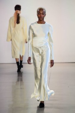 New York, Ny - 12 Şubat: Manken New York moda haftası sırasında Bevza için pist yürür: gösterir Galerisi II 12 Şubat 2018 NYC üzerinde bahar Studios.