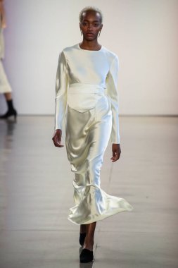 New York, Ny - 12 Şubat: Manken New York moda haftası sırasında Bevza için pist yürür: gösterir Galerisi II 12 Şubat 2018 NYC üzerinde bahar Studios.