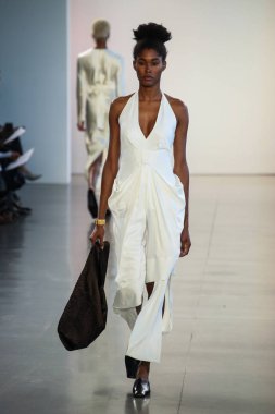 New York, Ny - 12 Şubat: Manken New York moda haftası sırasında Bevza için pist yürür: gösterir Galerisi II 12 Şubat 2018 NYC üzerinde bahar Studios.
