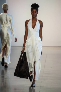 New York, Ny - 12 Şubat: Manken New York moda haftası sırasında Bevza için pist yürür: gösterir Galerisi II 12 Şubat 2018 NYC üzerinde bahar Studios.