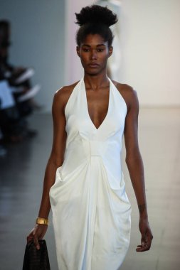 New York, Ny - 12 Şubat: Manken New York moda haftası sırasında Bevza için pist yürür: gösterir Galerisi II 12 Şubat 2018 NYC üzerinde bahar Studios.