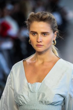 New York, Ny - 12 Şubat: Manken New York moda haftası sırasında Bevza için pist yürür: gösterir Galerisi II 12 Şubat 2018 NYC üzerinde bahar Studios.