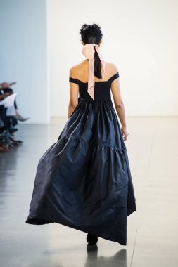New York, Ny - 12 Şubat: Manken New York moda haftası sırasında Bevza için pist yürür: gösterir Galerisi II 12 Şubat 2018 NYC üzerinde bahar Studios.