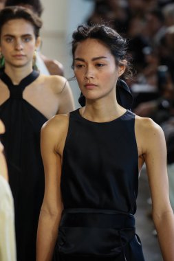 New York, Ny - 12 Şubat: Manken New York moda haftası sırasında Bevza için pist yürür: gösterir Galerisi II 12 Şubat 2018 NYC üzerinde bahar Studios.