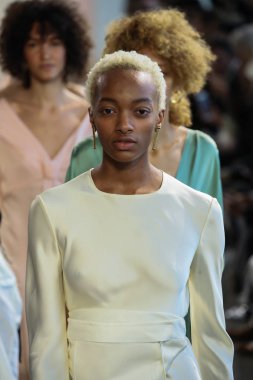 New York, Ny - 12 Şubat: Manken New York moda haftası sırasında Bevza için pist yürür: gösterir Galerisi II 12 Şubat 2018 NYC üzerinde bahar Studios.