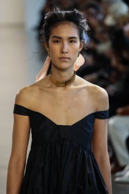 New York, Ny - 12 Şubat: Manken New York moda haftası sırasında Bevza için pist yürür: gösterir Galerisi II 12 Şubat 2018 NYC üzerinde bahar Studios.