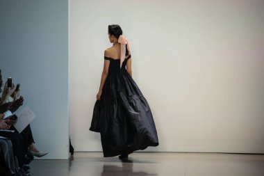 New York, Ny - 12 Şubat: Manken New York moda haftası sırasında Bevza için pist yürür: gösterir Galerisi II 12 Şubat 2018 NYC üzerinde bahar Studios.