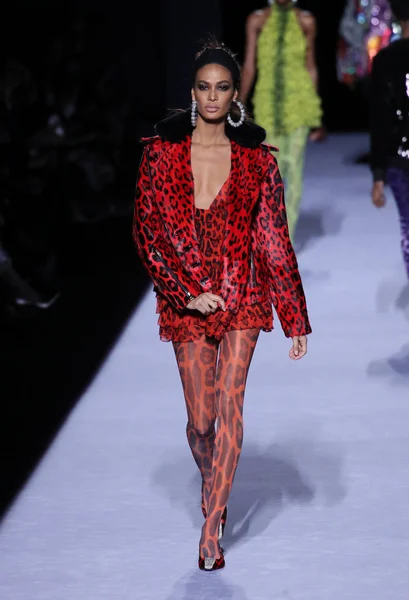 New York Febbraio Modella Joan Smalls Percorre Pista Della Tom — Foto Stock