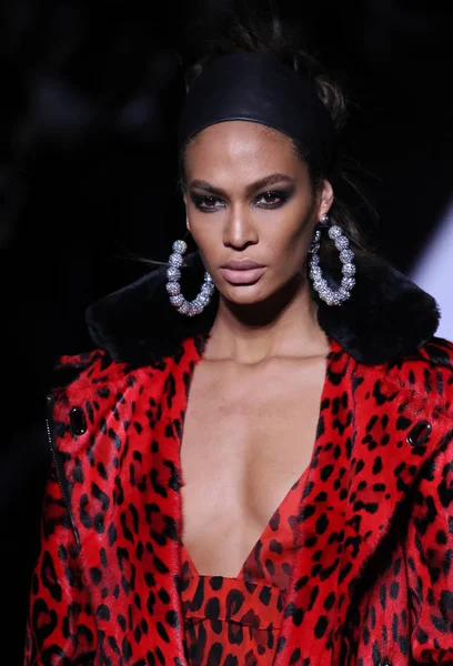 New York Únor Model Joan Smalls Kráčí Dráha Tom Ford — Stock fotografie