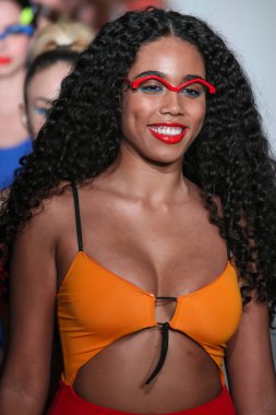 New York, Ny - Şubat 09: Modelleri yürüyüş pist final Chromat New York moda haftası sırasında için: New York'ta 9 Şubat 2018 Industria stüdyolarında gösterir. 