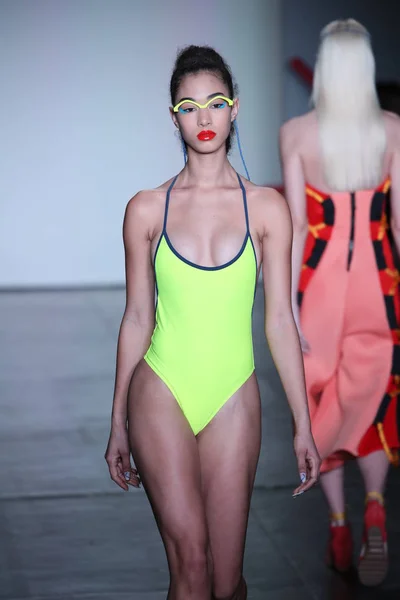 New York Februari Een Model Loopt Baan Voor Chromat Tijdens — Stockfoto