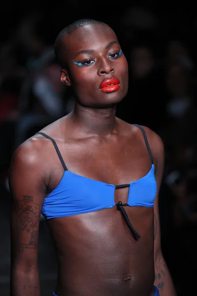 New York February Model Walks Runway Chromat New York Fashion — Stock Photo, Image