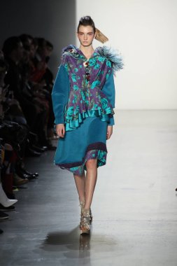 New York, Ny - Şubat 10: Manken pist oğlu Jung Wan için New York moda haftası sırasında yürür: gösterir Galerisi ben New York'ta 10 Şubat 2018 bahar stüdyolarında.