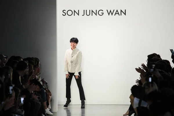 New York Şubat Tasarımcı Yürür Pist Oğlu Jung Wan Için — Stok fotoğraf