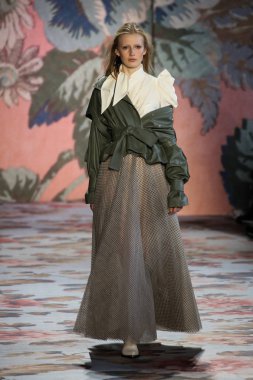 New York, Ny - 12 Şubat: Manken pist Zimmermann için New York moda haftası sırasında yürür: gösterir Galerisi ben New York'ta 12 Şubat 2018 bahar stüdyolarında. 